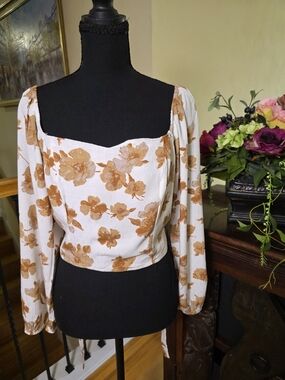 Altar'd State Boho Coachella Cream Crop Top with Rust Floral Print Size M